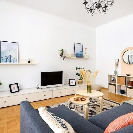 Spacious & Serene Downtown Home With Free Parking Budapest Exteriör bild