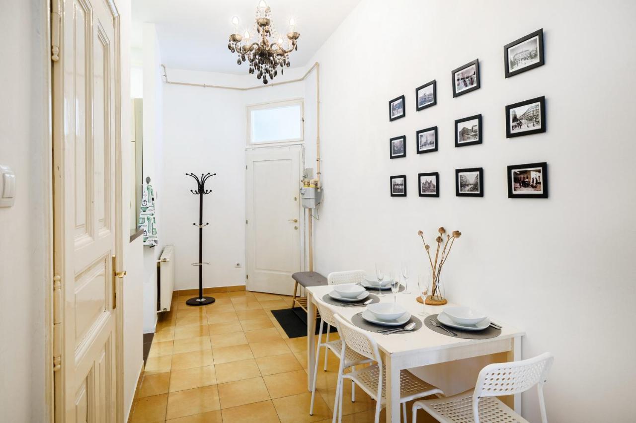 Spacious & Serene Downtown Home With Free Parking Budapest Exteriör bild